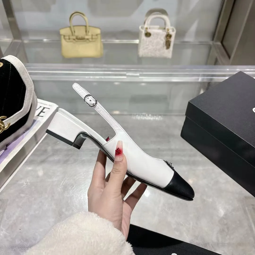 👟👟Ex-factory price 540👟👟 𝐂𝐇𝐀𝐍𝐄𝐋★Xiaoxiang New spring and summer counter new sandals, comfortable and low-heeled, a must-have for work and shopping💋 Show unique dressing style, too beautiful to say, a must-have in summer... Upper: imported sheepskin/Lining: mixed sheepskin Heel height: 3.5cm Outsole: Italian genuine leather outsole Shoe size: 35-39 (40, 41 and 42 are customized and cannot be returned or exchanged)